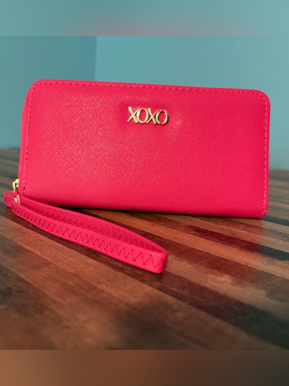 XOXO Hot Pink Zip-Around Wristlet- New!